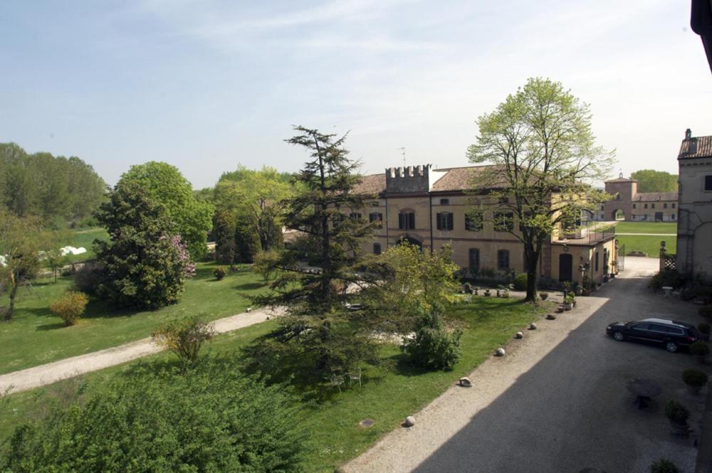 Agriturismo Corte Virgiliana Virgilio Exterior photo